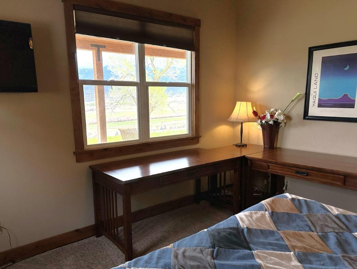 Private Retreat On Working Horse And Cattle Ranch Villa Салида Екстериор снимка