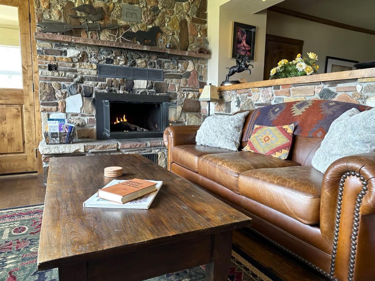 Private Retreat On Working Horse And Cattle Ranch Villa Салида Екстериор снимка