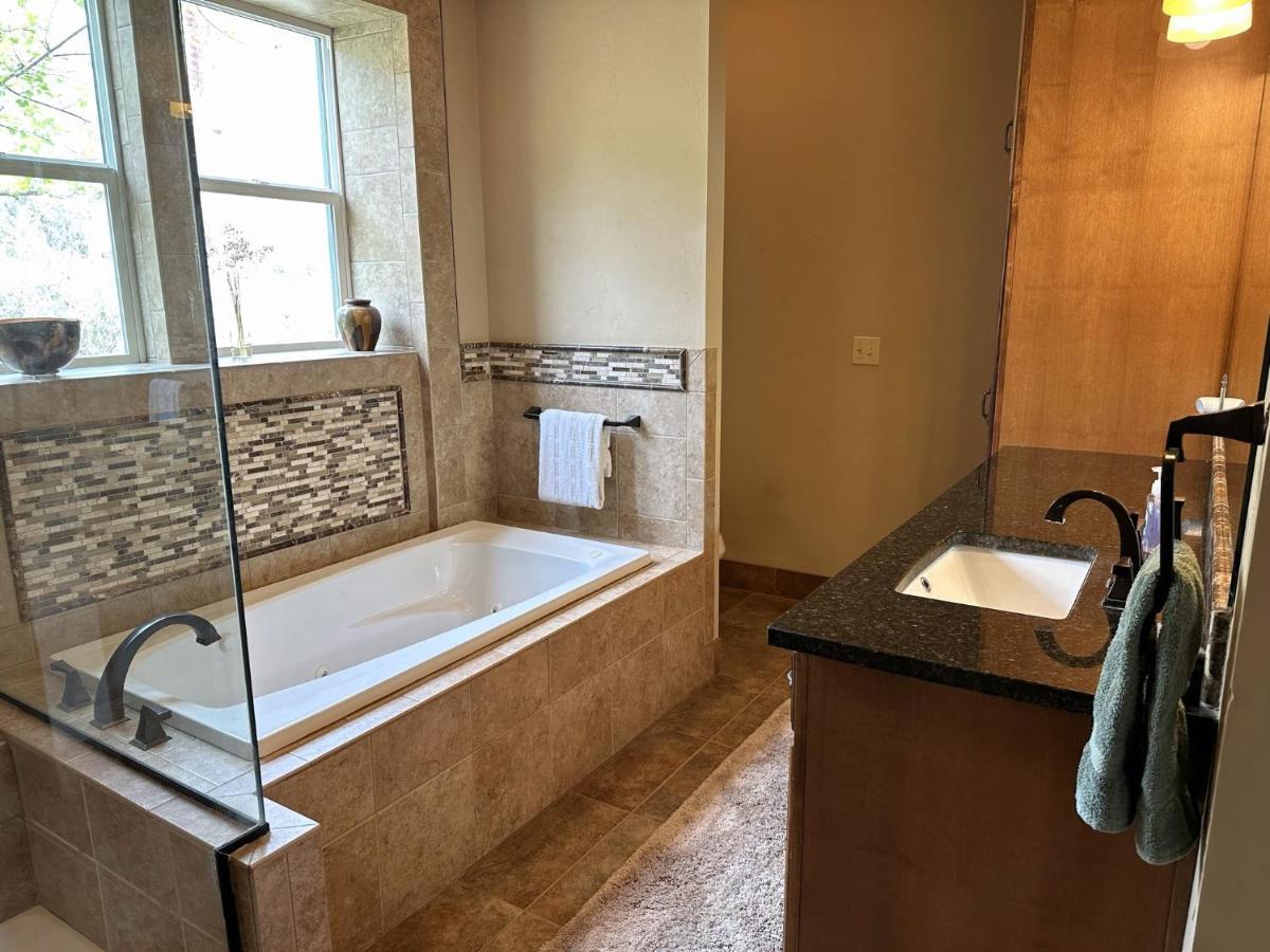 Private Retreat On Working Horse And Cattle Ranch Villa Салида Екстериор снимка