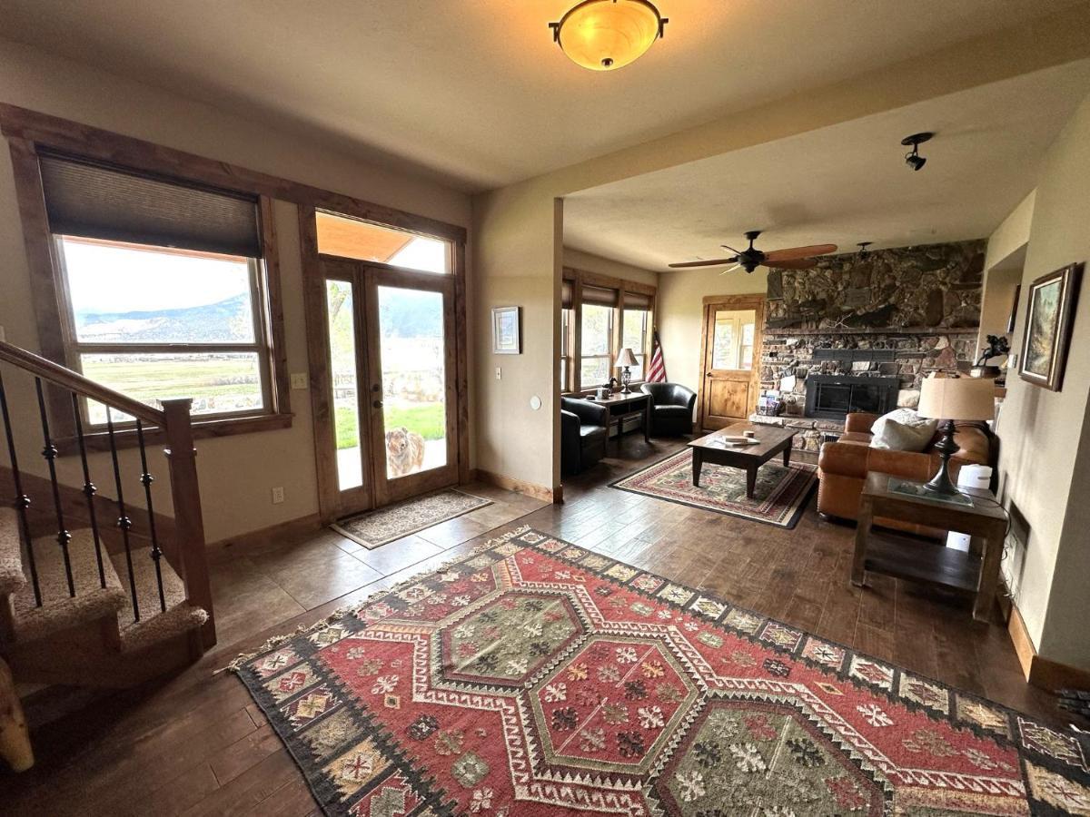 Private Retreat On Working Horse And Cattle Ranch Villa Салида Екстериор снимка
