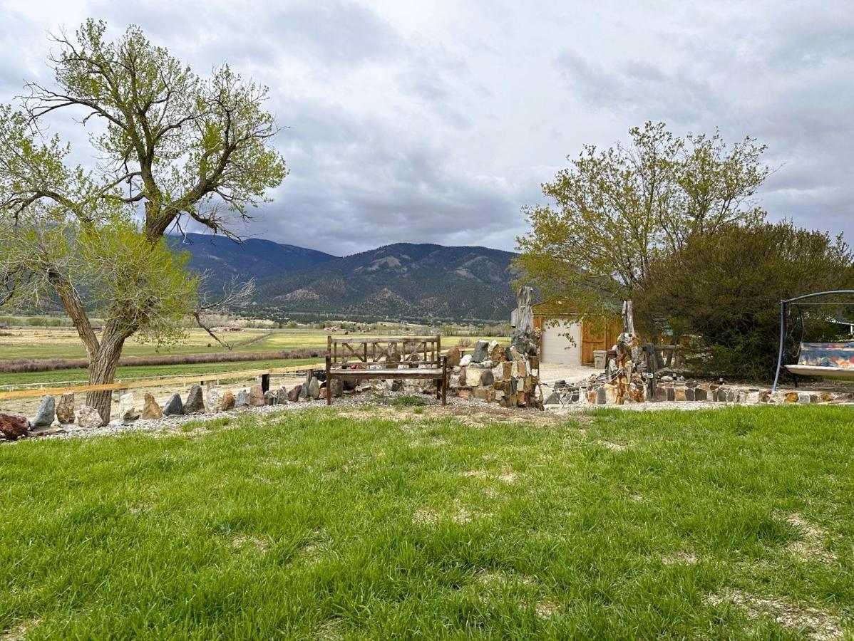 Private Retreat On Working Horse And Cattle Ranch Villa Салида Екстериор снимка